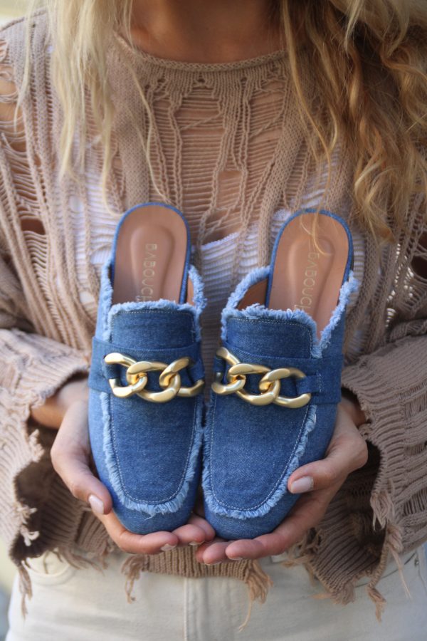 Prachtig deze muiltjes met denim. Schoenen en denim is helemaal hip nu! Deze muiltjes zijn gemaakt van luxe leer en zijn prachtig van kwaliteit. Valt goed op maat en gaat mooi naar je voet staan. Dit model is te shoppen t/m maat 44. Twijfel je over de maat? Neem dan een maatje kleiner. De schoen is van leer en loopt daarom altijd nog wat uit.Sammy Muiltje jeans Babouche